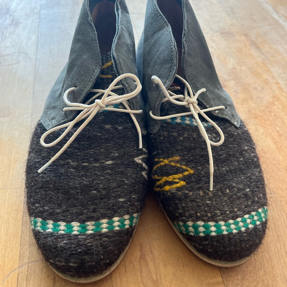 Ten & Co Kilm and leather oxfords.